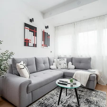 Ctrl Alt Retreat - 4 Star And Parking * Split