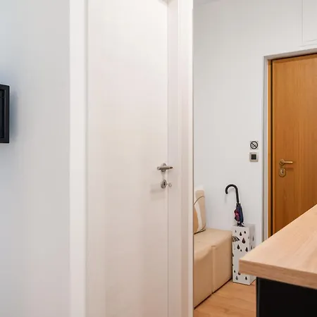 Ctrl Alt Retreat - 4 Star And Parking