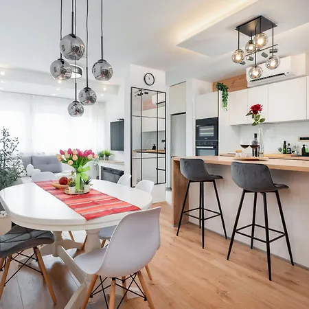 Ctrl Alt Retreat - 4 Star Apartment&parking *