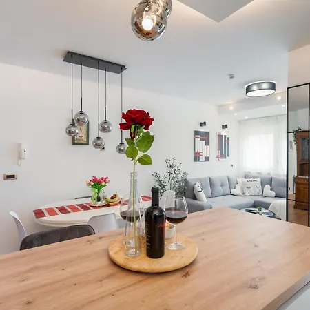 Ctrl Alt Retreat - 4 Star Apartment&parking Split