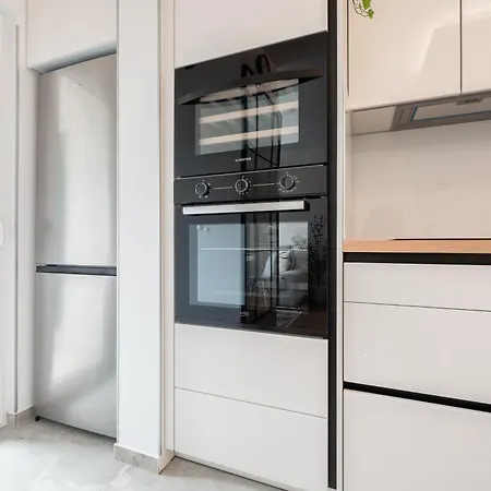 Ctrl Alt Retreat - 4 Star And Parking *