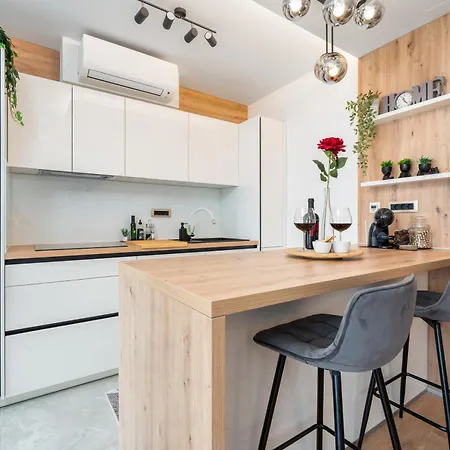 Ctrl Alt Retreat - 4 Star And Parking Apartment Split