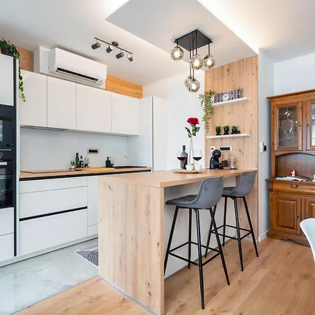 Ctrl Alt Retreat - 4 Star And Parking Apartment