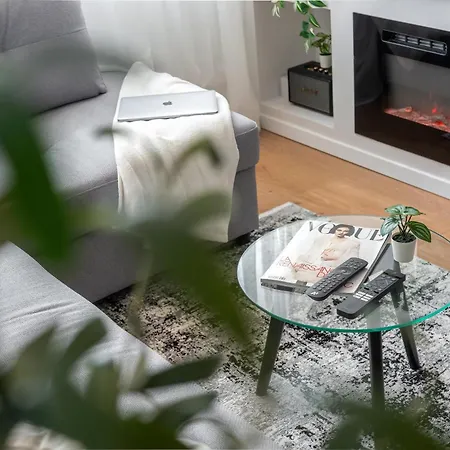 Ctrl Alt Retreat - 4 Star And Parking Apartment *